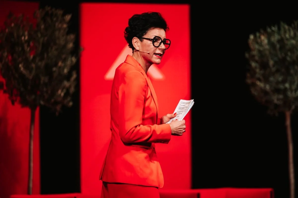 Dr. Alexandra Singer